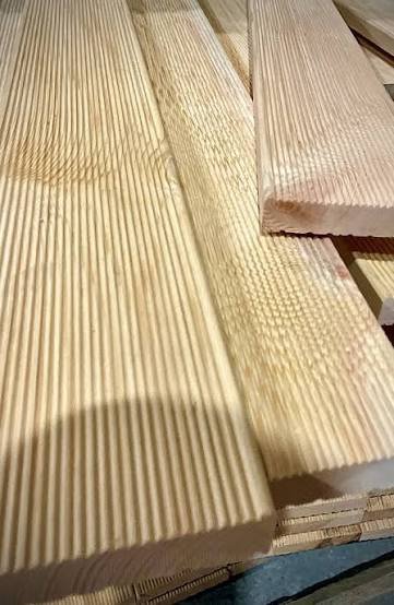 Tarima exterior de pino 28*140*4000 AB