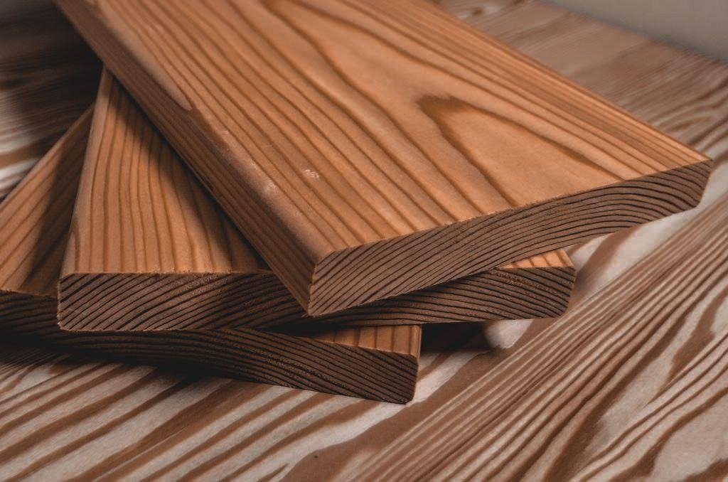 Madera para terrazas (madera impregnada) Pino 27*145*6000 AB